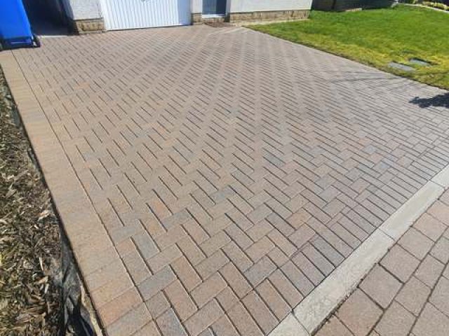 driveway-cleaning-1-kireth-ai