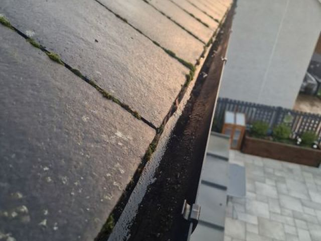 gutter-cleaning-4-kireth-ai