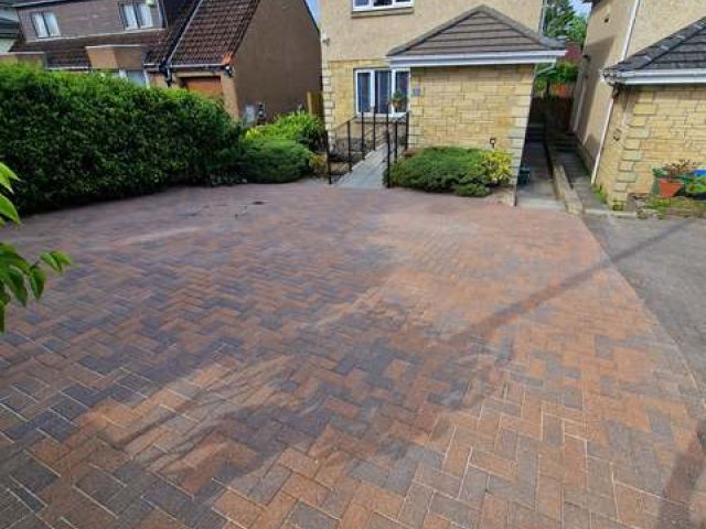 driveway-cleaning-12-kireth-ai