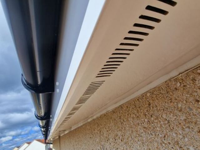 gutter-cleaning-5-kireth-ai