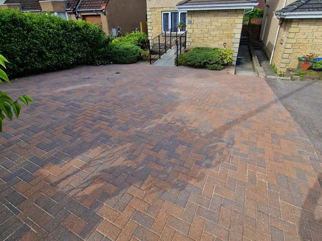 driveway-cleaning-6-kireth-ai