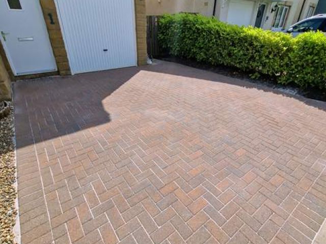 driveway-cleaning-9-kireth-ai