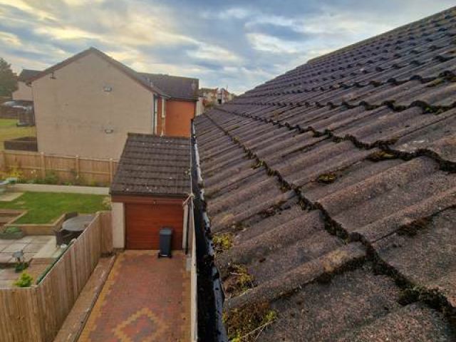 gutter-cleaning-8-kireth-ai