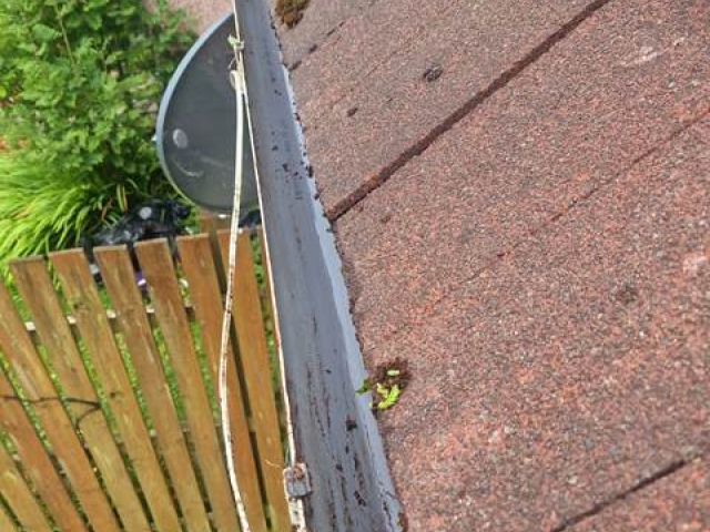 gutter-cleaning-6-kireth-ai