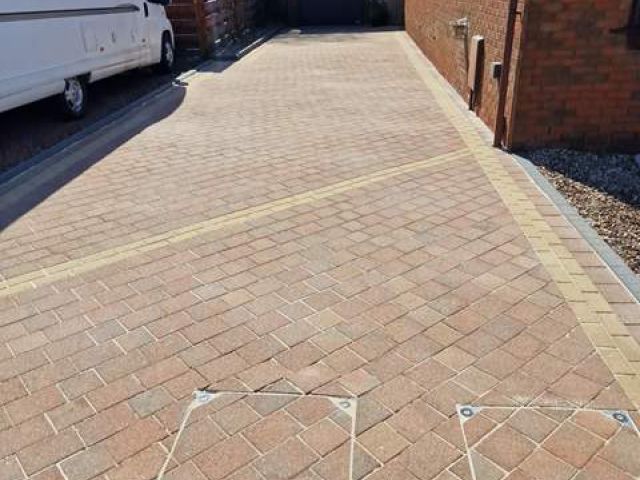 driveway-cleaning-7-kireth-ai